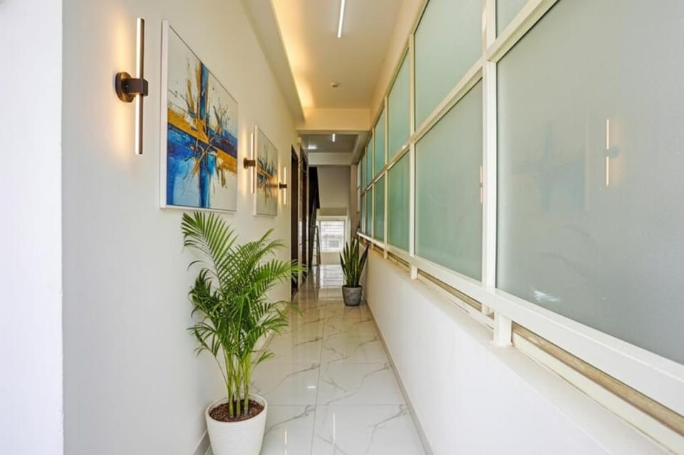 Via Balaji Luxury - Padmavathi Meenakshi Kalyana Mantapa Road Hotel in Bengaluru
