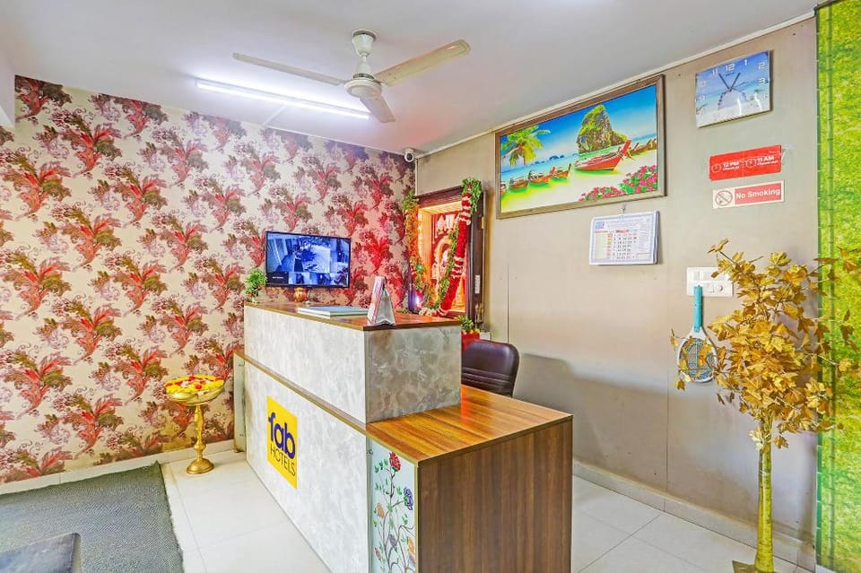 Via Balaji Luxury - Padmavathi Meenakshi Kalyana Mantapa Road Hotel in Bengaluru