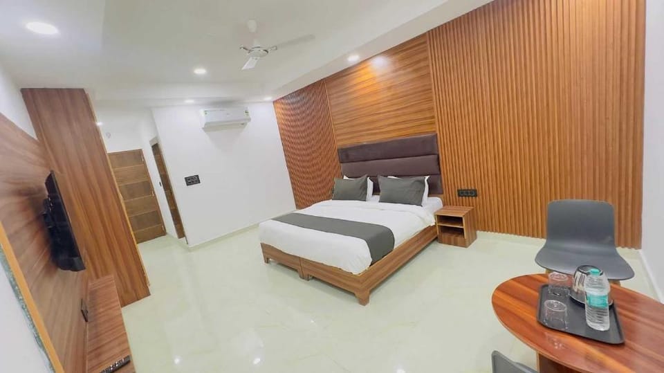 Hotel O Sector 18 Metro station Hotel in Noida