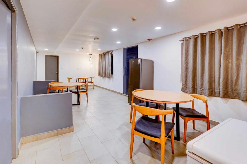 Townhouse Oak Pondicherry Airport Hotel in Puducherry