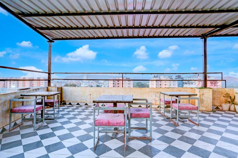 Collection O Jagatpura Downtown Hotel in Jaipur