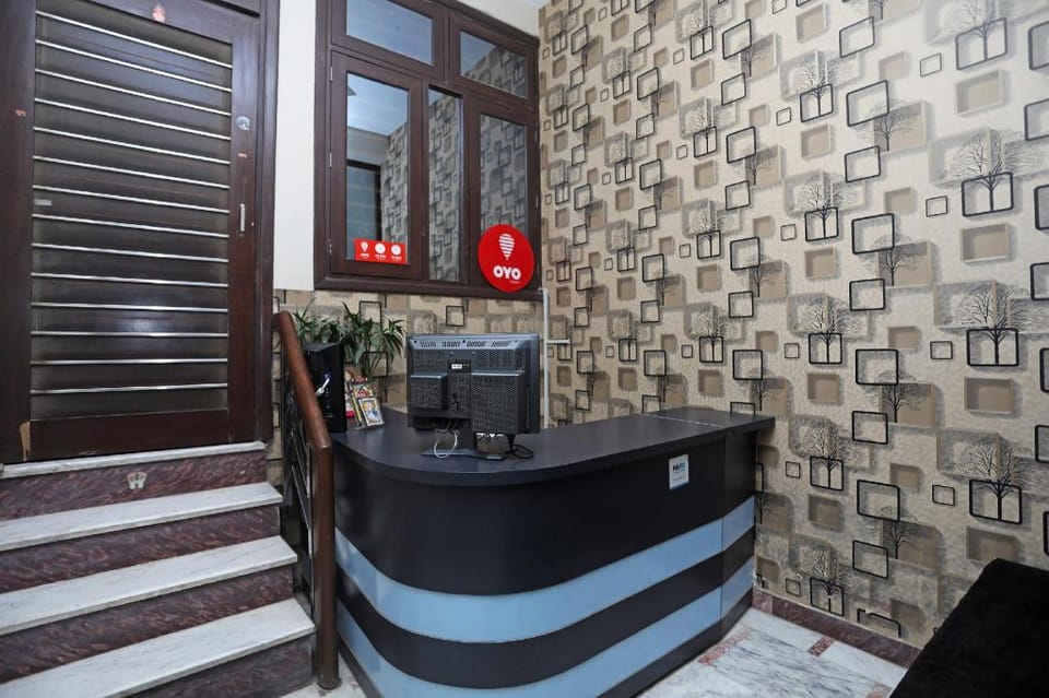 Hotel O Taj East Gate Metro Station Formerly Queen Palace Hotel in Agra