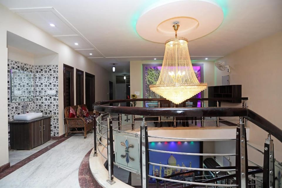 Hotel O Taj East Gate Metro Station Formerly Queen Palace Hotel in Agra