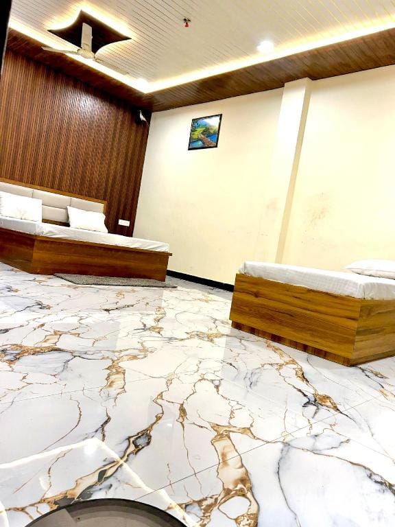 S R Guest House Hotel in Uttar Pradesh