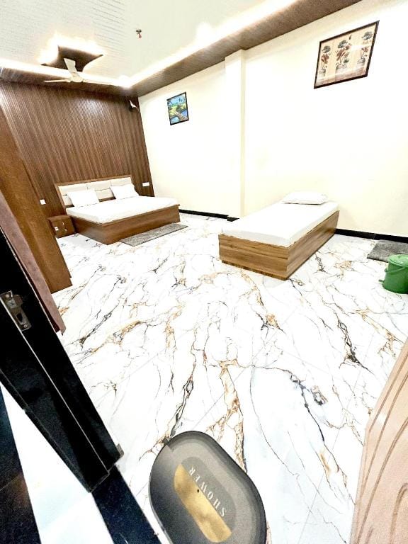 S R Guest House Hotel in Uttar Pradesh