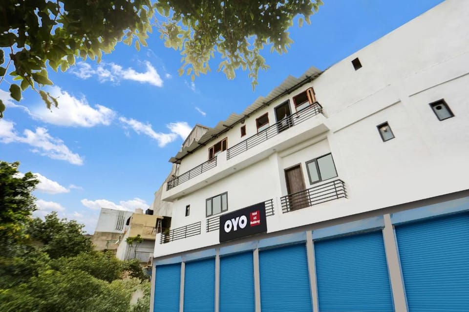 Hotel O A K Residency Hotel in New Delhi