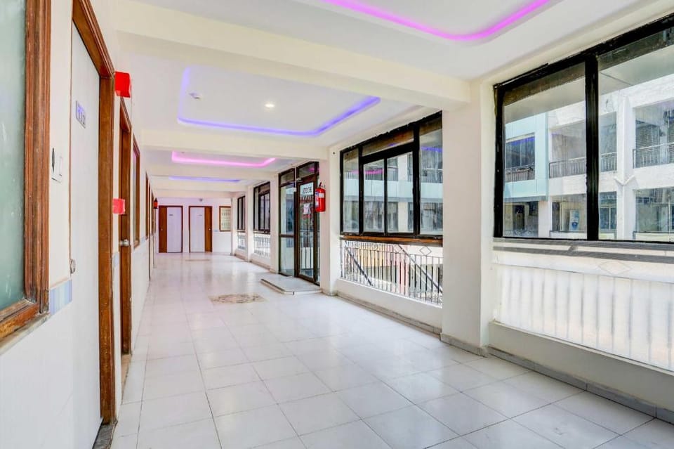 Hotel O Ambawadi Bus Terminal Near Ahmedabad Airport Hotel in Ahmedabad