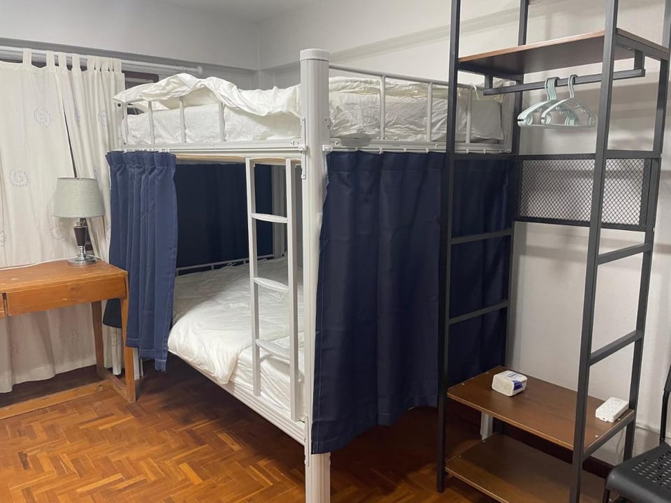蓝天旅馆 Blue sky hotel ฟ้า เกสต์ เฮ้าส์ Hostel in Chiang Mai