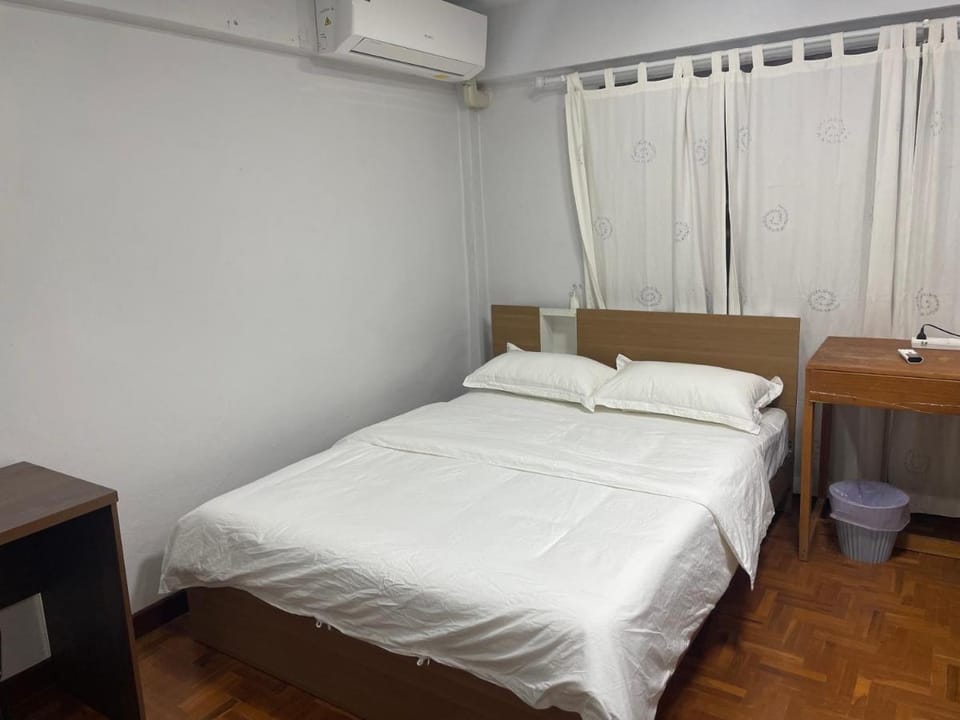 蓝天旅馆 Blue sky hotel ฟ้า เกสต์ เฮ้าส์ Hostel in Chiang Mai