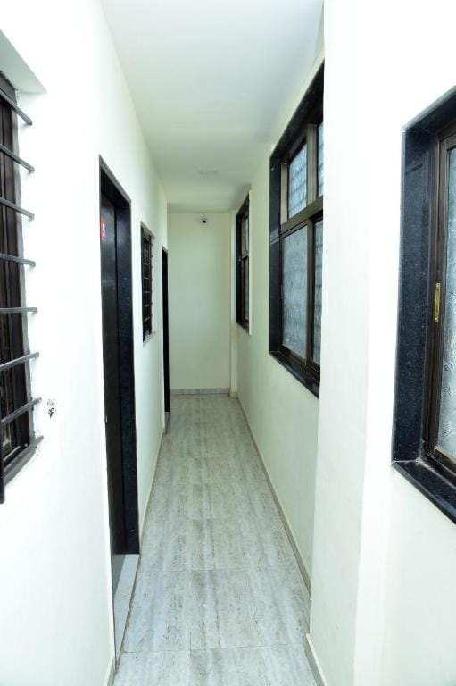 Trimurti Lodge Hotel in Maharashtra