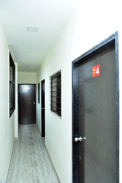Trimurti Lodge Hotel in Maharashtra