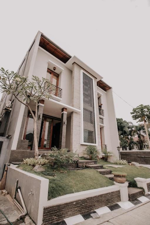 Stay Inn Pasteur Bandung, Husein Sastranegara Airport Hotel in Bandung