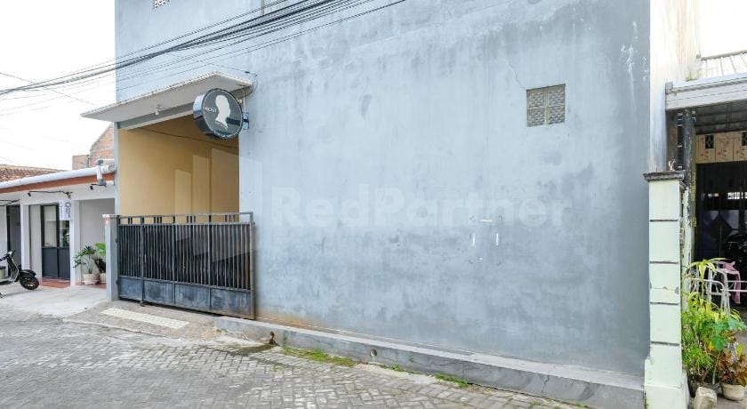 Mas Klimis Guesthouse Pakuwon Mall Mitra RedDoorz Hotel in Special Region of Yogyakarta