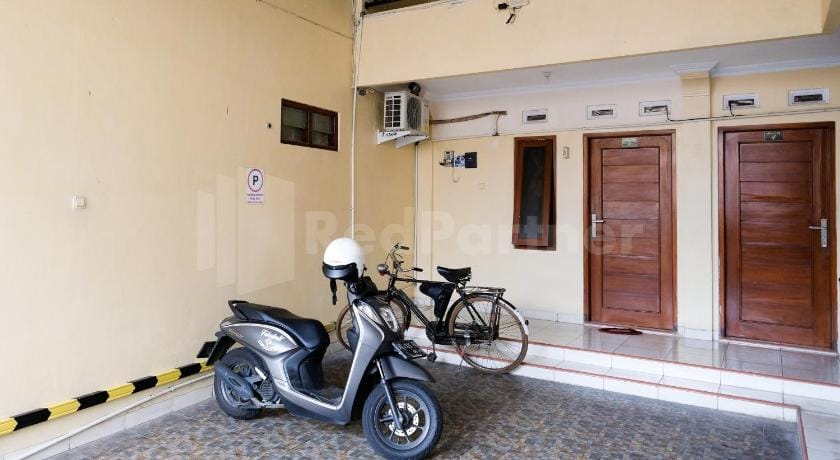 Mas Klimis Guesthouse Pakuwon Mall Mitra RedDoorz Hotel in Special Region of Yogyakarta
