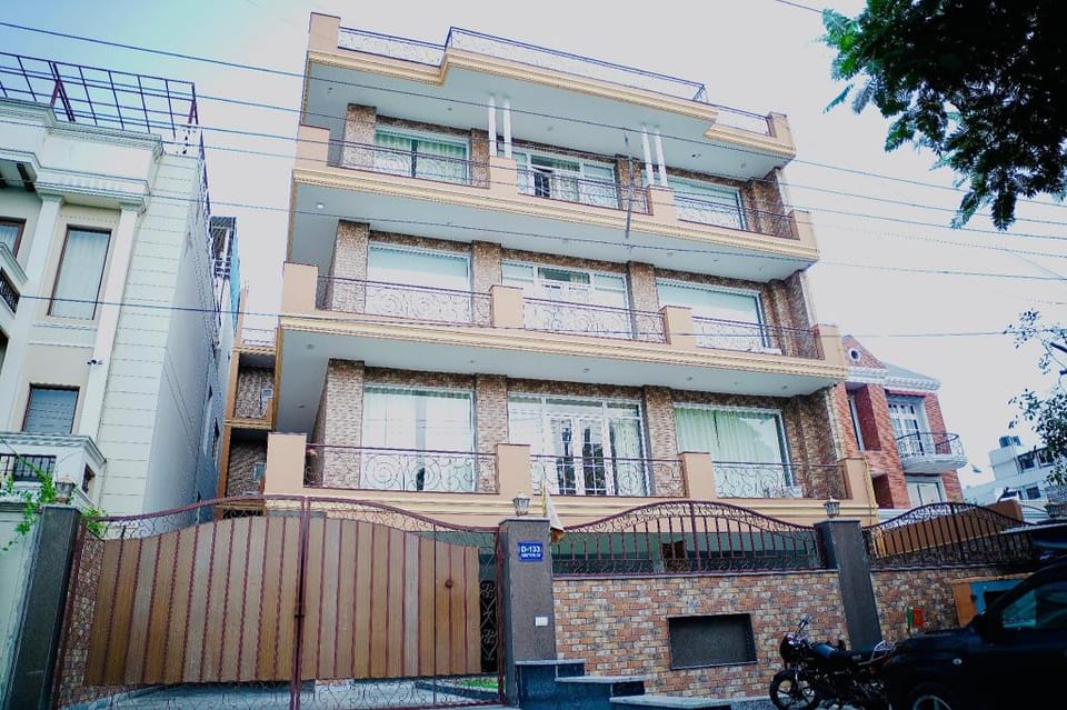 Hotel Red Brick Hotel in Noida