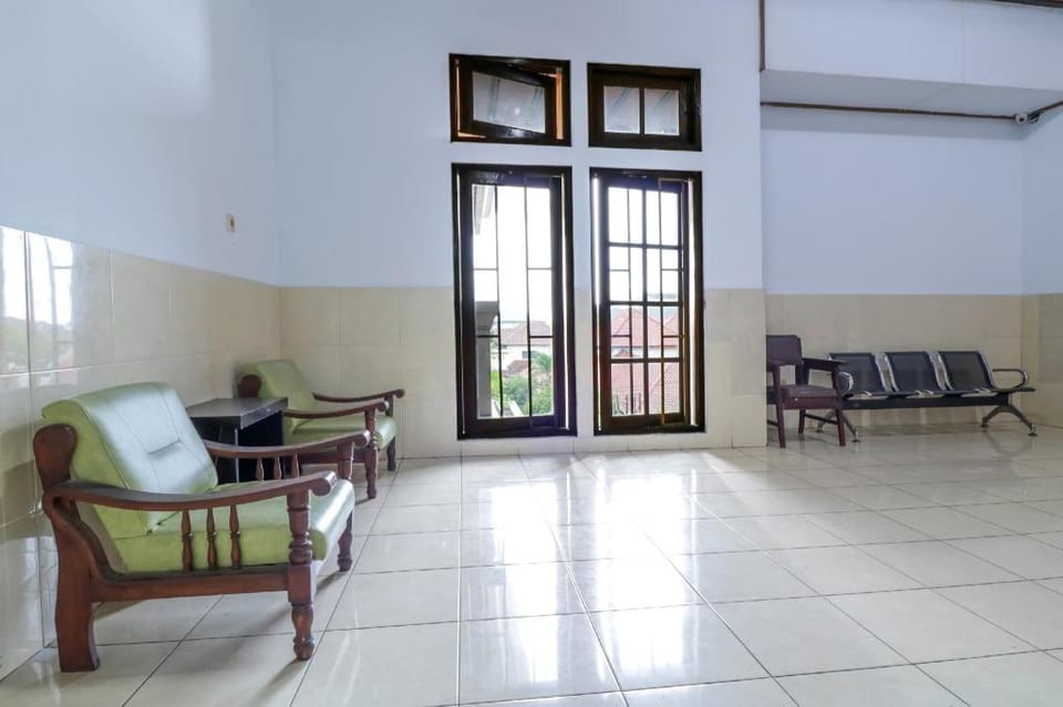 OYO 1952 Hotel Dewata IndahNearLumintang Park Hotel in Denpasar