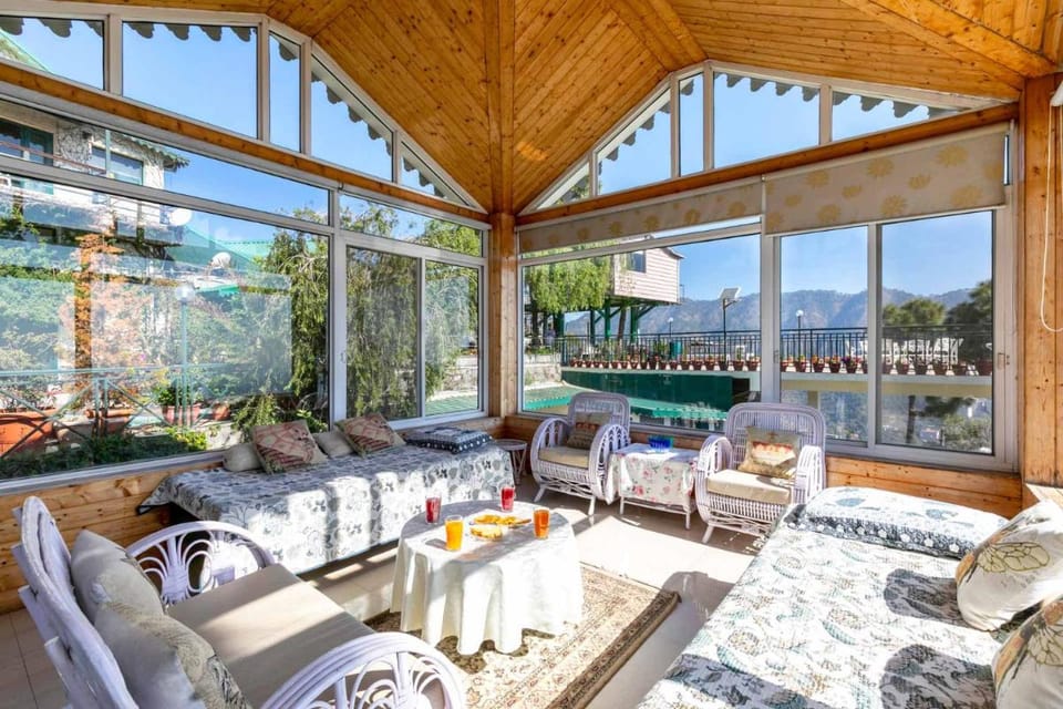 Villa Mountain Crest Kasauli with Treehouse & Sundeck Apartment in Himachal Pradesh