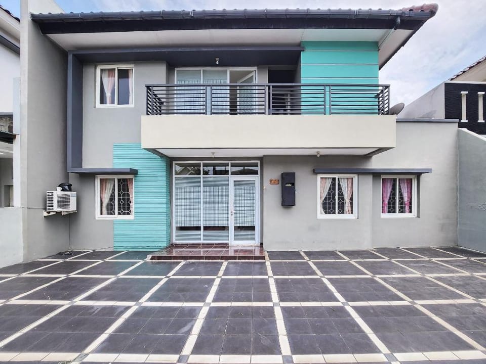 Urbanview Bromo 18 Homestay Karawaci Hotel in West Java