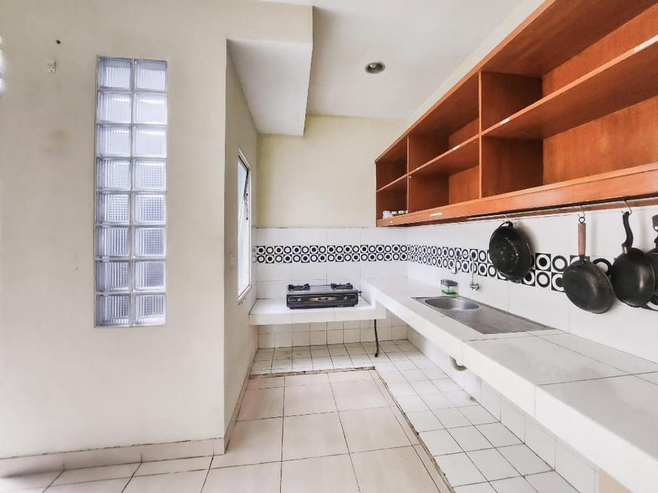 Urbanview Bromo 18 Homestay Karawaci Hotel in West Java