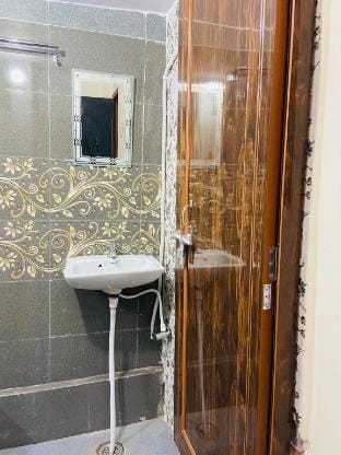 Rudraksha Paying Guest House Apartment in Varanasi