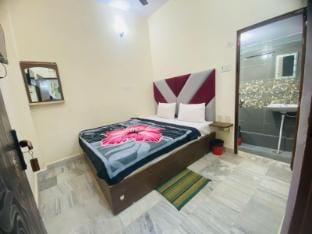 Rudraksha Paying Guest House Apartment in Varanasi