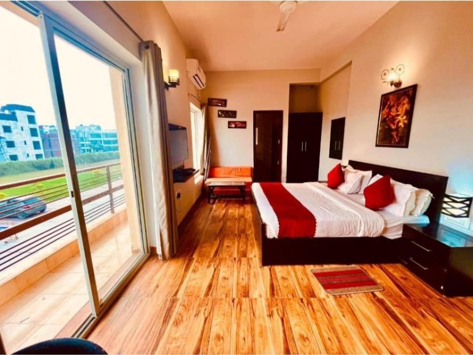 Mero vrindavan homestay Omaxe Enternity  Vacation rental in Uttar Pradesh