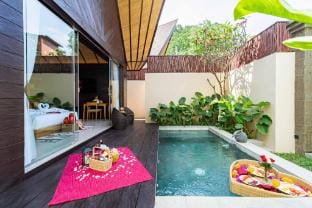 Honeymoon Hideaway w/Private Jacuzzi Pool in Kuta Villa in Kuta