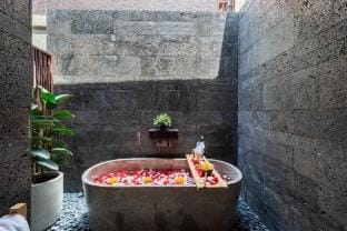 Honeymoon Hideaway w/Private Jacuzzi Pool in Kuta Villa in Kuta