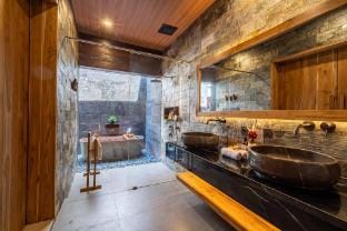 Elegant Honeymoon Villa Steps from Kuta Attraction Vacation rental in Kuta