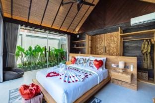 Elegant Honeymoon Villa Steps from Kuta Attraction Vacation rental in Kuta