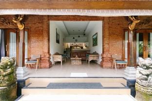 Balinese-Style Retreat Steps from Canggu’s Hotspot Villa in North Kuta