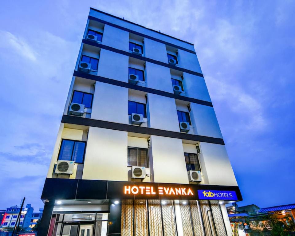 Stayzy Hotel Evanka Brilliant convention Hotel in India