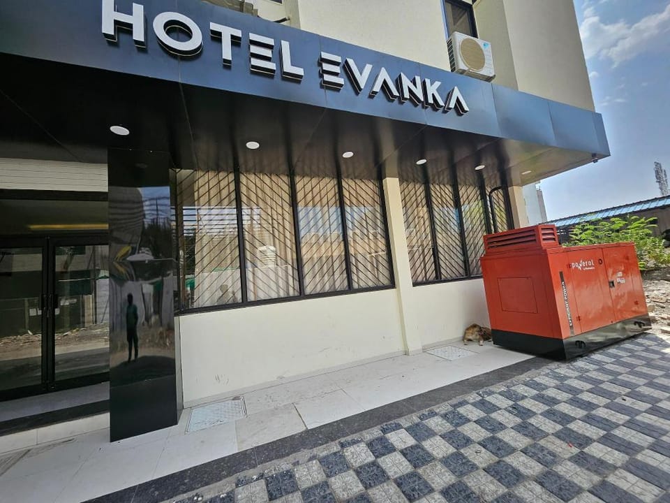 Stayzy Hotel Evanka Brilliant convention Hotel in India