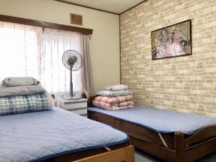 spacious room JR駅 敷地内駐車場 無料Wi-Fi 札幌近郊 ２LD 夏AC冬暖房 Vacation rental in Hokkaido Prefecture