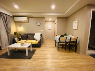 花逢民宿/cat house/2bedroom/swiming pool/gym open Vacation rental in Bangkok