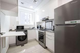 Stylish 1-Bedroom Apartment with Premium Amenities Vacation rental in Dubai