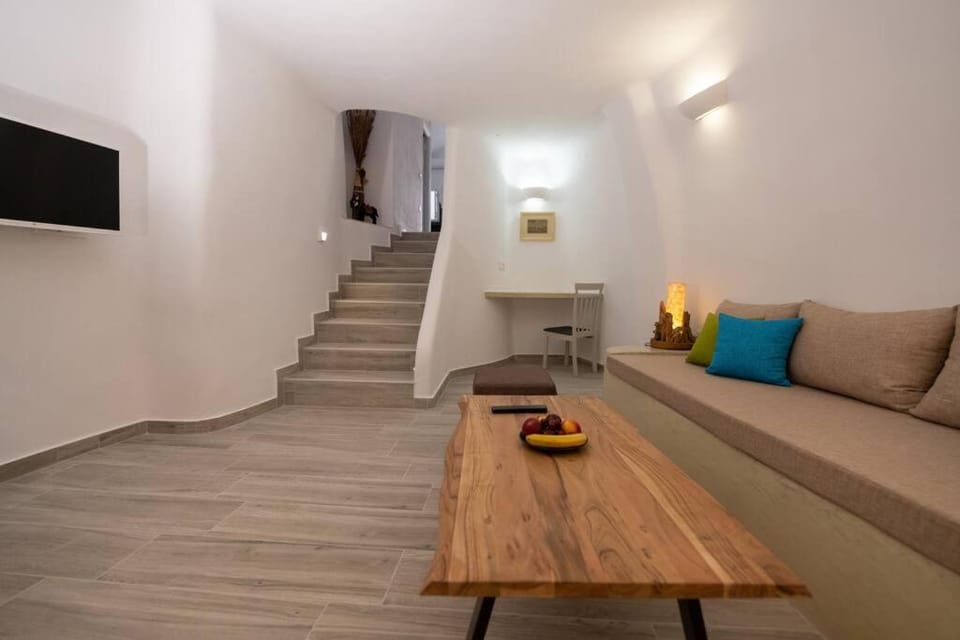 Vivid Caves 2 Bedroom Cavehouse Villa in Santorini