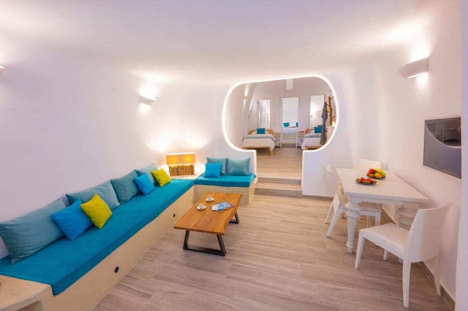 Vivid Caves 2 Bedroom Cavehouse Villa in Santorini