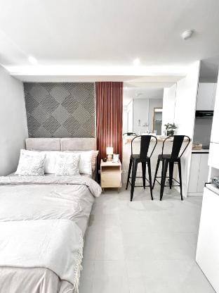 Shenna's Condo Unit Rental |Mountain-Facing Studio Apartment in Dumaguete