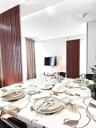 Shenna's Condo Unit Rental |Mountain-Facing Studio Apartment in Dumaguete