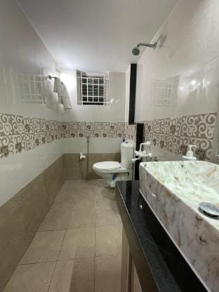 V4 Stay - Luxury 1 BHK AC Suite sleeps 5 guests Apartment in Coimbatore