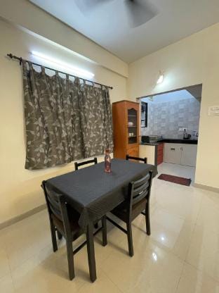 V4 Stay - Luxury 1 BHK AC Suite sleeps 5 guests Apartment in Coimbatore