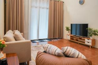 Cozy Townhouse near Thapae Gate. Walk to Old City Vacation rental in Chiang Mai