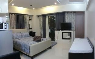 One Palmtree Villa studio rm Vacation rental in Pasay