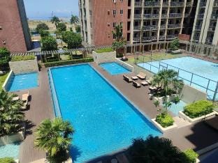 Facing Pool w/ Balcony near MOA BP1637 Vacation rental in Pasay