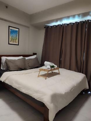 Free Pool Access around Mall Of Asia (BP952) Apartment in Pasay