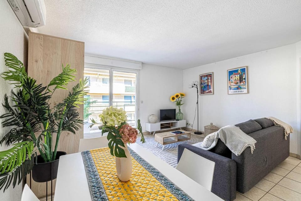 Bright One bedroom Apt with Parking and Terrace Villa in Cannes