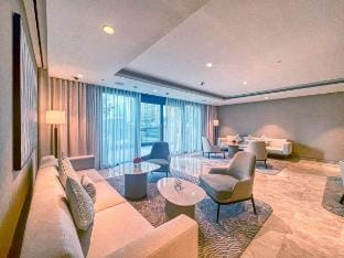 Stylish 1BDR with Amazing City and Pool Views Vacation rental in Dubai