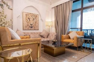 Upgraded 2bdr with acess to Dubai Mall Vacation rental in Dubai