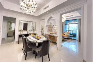 Upgraded 2bdr with acess to Dubai Mall Vacation rental in Dubai
